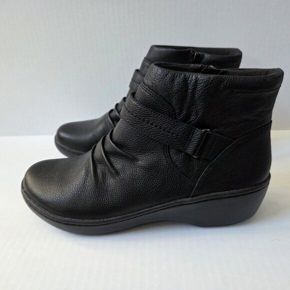 Clarks Boots Womens 9 W Wide Black Leather Lightweight Ankle Delana Fairlee - Picture 1 of 10